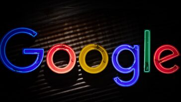 Alphabet, la société mère de Google, fait toujours de la banque, mais fait face à une concurrence féroce dans la recherche et les IA génératives 19 Google parent Alphabet is still making bank, but faces fierce competition in search and generative AIs