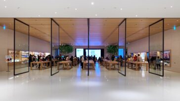 Des voleurs ont percé le mur d'un site marchand adjacent pour voler 500 000 $ d'iPhones à l'Apple Store 10 Thieves cut through adjacent shop wall to steal $500K worth of iPhones from Apple Store