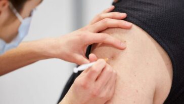 Pourquoi AstraZeneca a retiré son vaccin : "Le problème ne sont pas les effets secondaires" 17 Immagine