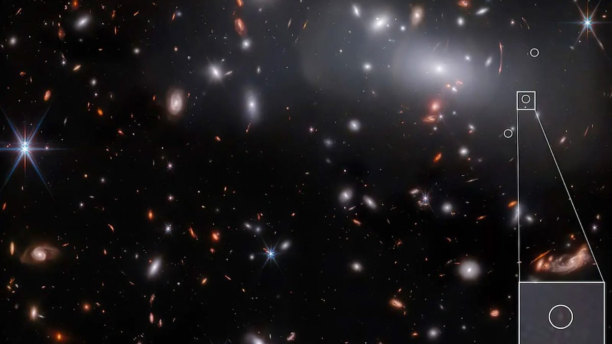 La plus petite galaxie jamais découverte dans l'univers primitif génère des étoiles à un rythme extrême 2 Image couleur de l'amas de galaxies J2129 et de la minuscule galaxie J2129–z95 / Crédit : ESA/Webb, NASA et CSA, P. Kelly