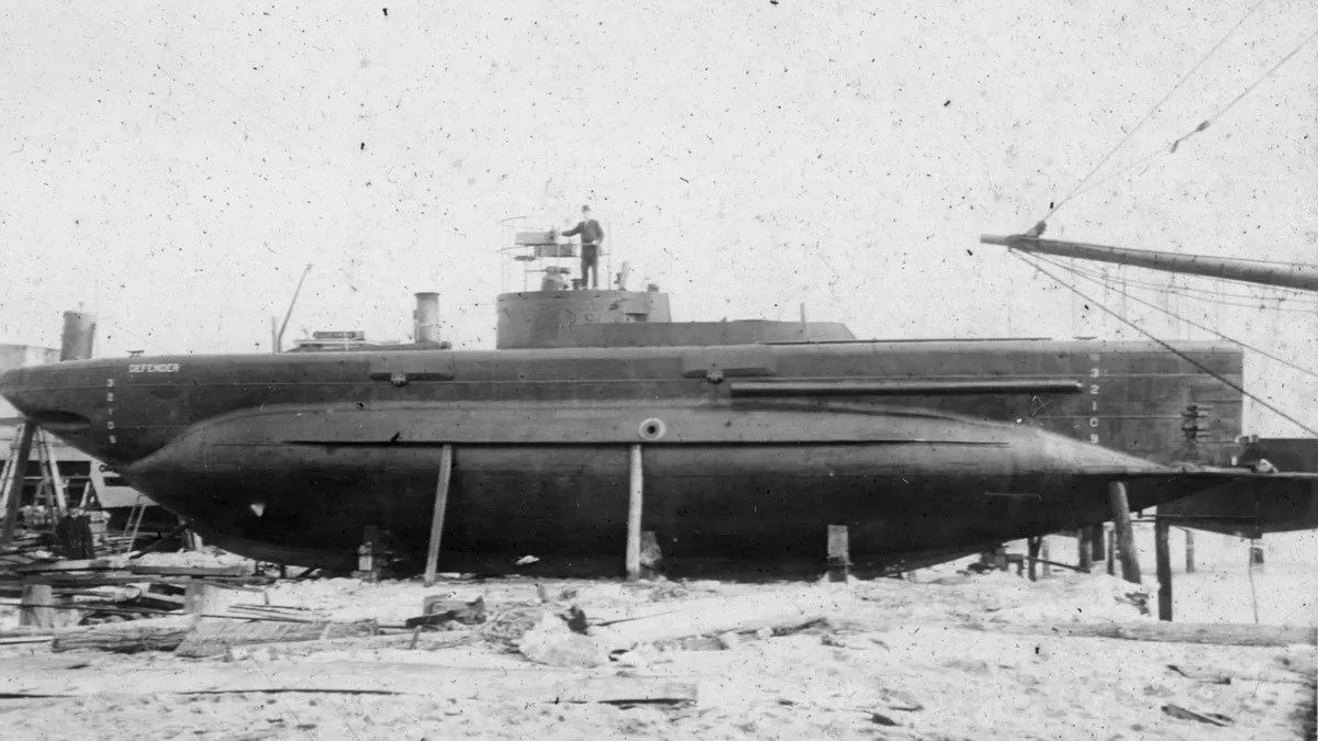 L'épave d'un sous-marin expérimental de plus de 100 ans retrouvée aux USA : elle avait des roues 2 Le Defender en 1946. Crédit : Submarine Force Museum & Library