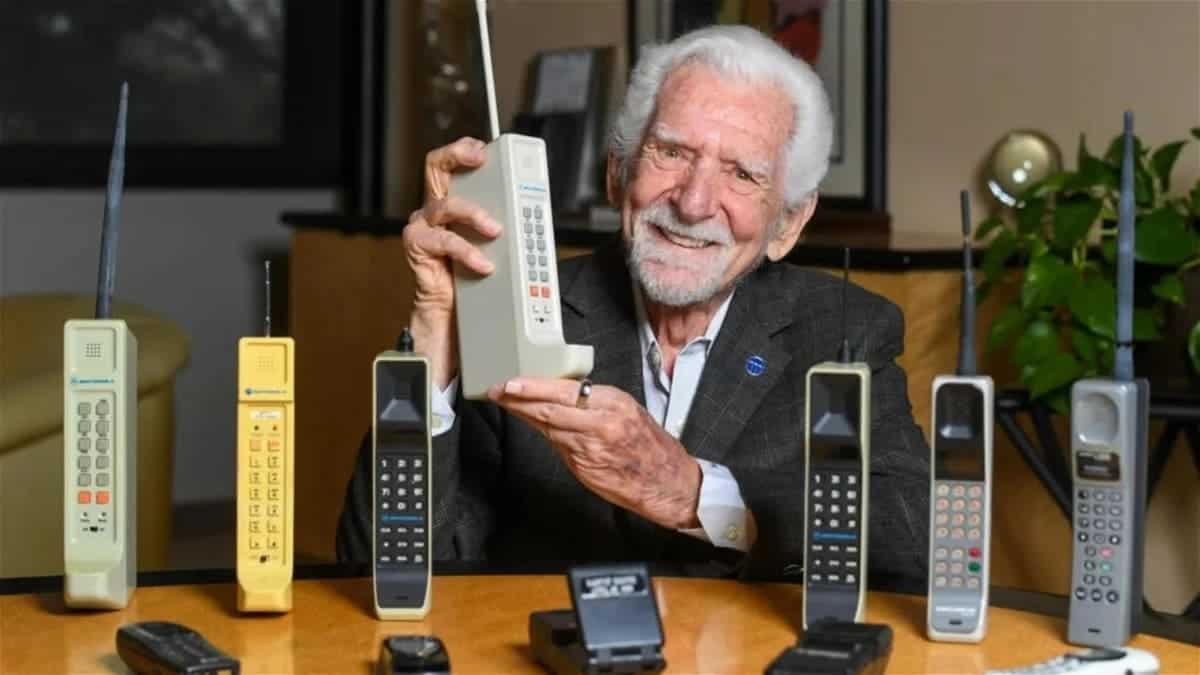 L'inventeur du téléphone portable achète un nouvel iPhone chaque année 2 Linventeur du telephone portable achete un nouvel iPhone chaque annee