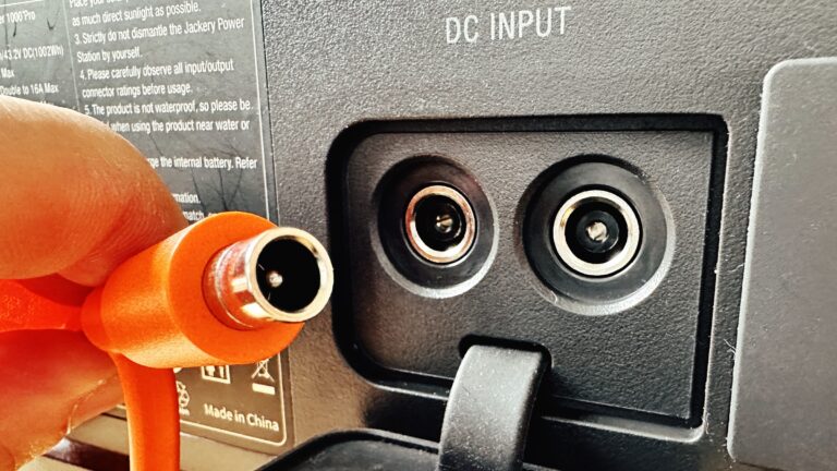 Types de connecteurs solaires : voici comment votre panneau solaire s'adapte à chaque centrale électrique 2 Connecteur DC8020 (Photo : Charles A)