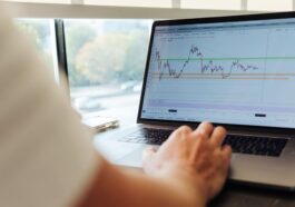 Les bénéfices de l'AAPL au T2 2023 devraient être en baisse, mais les rachats d'actions pour montrer la confiance 72 Les bénéfices de l'AAPL au T2 2023 devraient être en baisse, mais les rachats d'actions pour montrer la confiance