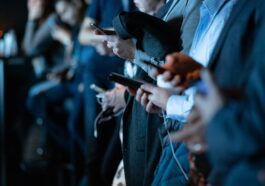 Les téléphones à clapet connaissent une renaissance, mais les smartphones ne vont nulle part 24 Flip phones are experiencing a renaissance, but smartphones aren