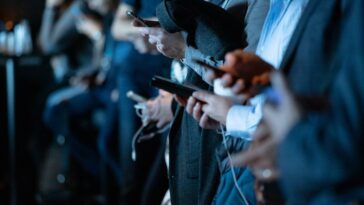 Les téléphones à clapet connaissent une renaissance, mais les smartphones ne vont nulle part 7 Flip phones are experiencing a renaissance, but smartphones aren