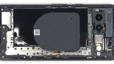 Google Pixel 7a fuit dans une vidéo de démontage sans précédent avant le lancement officiel