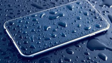 Cette vidéo élimine l'eau et nettoie les haut-parleurs de votre téléphone !