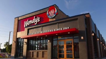 Ça se passe : un chatbot IA remplacera les preneurs de commande humains au service au volant de Wendy's 4 It