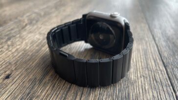 Nomad Titanium Apple Watch Band est de retour en stock après 7 mois [U]