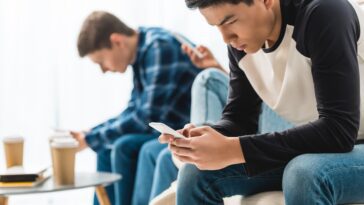 L'APA publie des lignes directrices pour limiter les dommages potentiels des médias sociaux sur les enfants 18 APA issues guidelines to limit the potential harm of social media on children