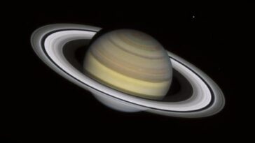 Saturne est (encore) la planète avec le plus de lunes dans le système solaire.  Passé Jupiter