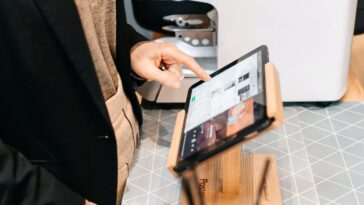 Pourboires aux caisses automatiques : les agents de voyage pour les voyages de culpabilité ? 7 Self-checkout tipping: Travel agents for guilt trips?