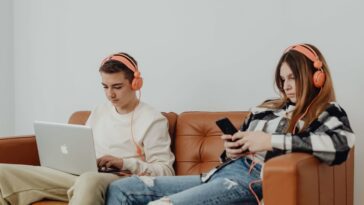Une étude montre que YouTube recommande des vidéos d'armes à feu aux jeunes joueurs 2 Study shows YouTube is recommending gun videos to young gamers