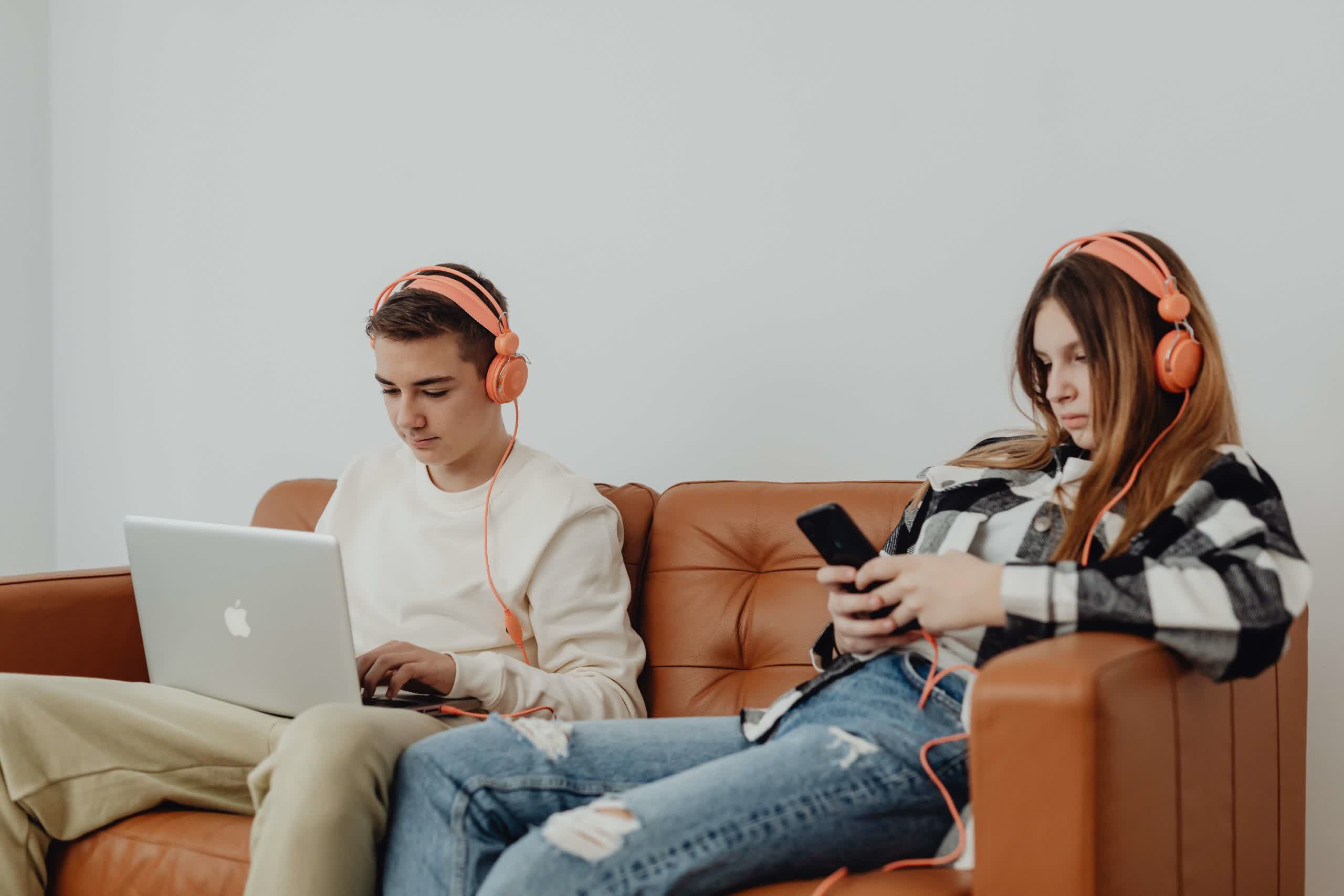 Une étude montre que YouTube recommande des vidéos d'armes à feu aux jeunes joueurs 64 Study shows YouTube is recommending gun videos to young gamers