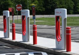 Comprendre les bornes de recharge Tesla : types, coûts, etc.