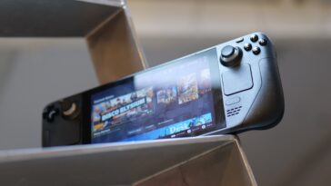 La mise à niveau de l'écran tiers Steam Deck passe à 1200p, probablement au détriment de la durée de vie de la batterie (ou de l'ensemble de votre appareil) 3 Third-party Steam Deck screen upgrade goes 1200p, likely at the cost of battery life (or your entire device)