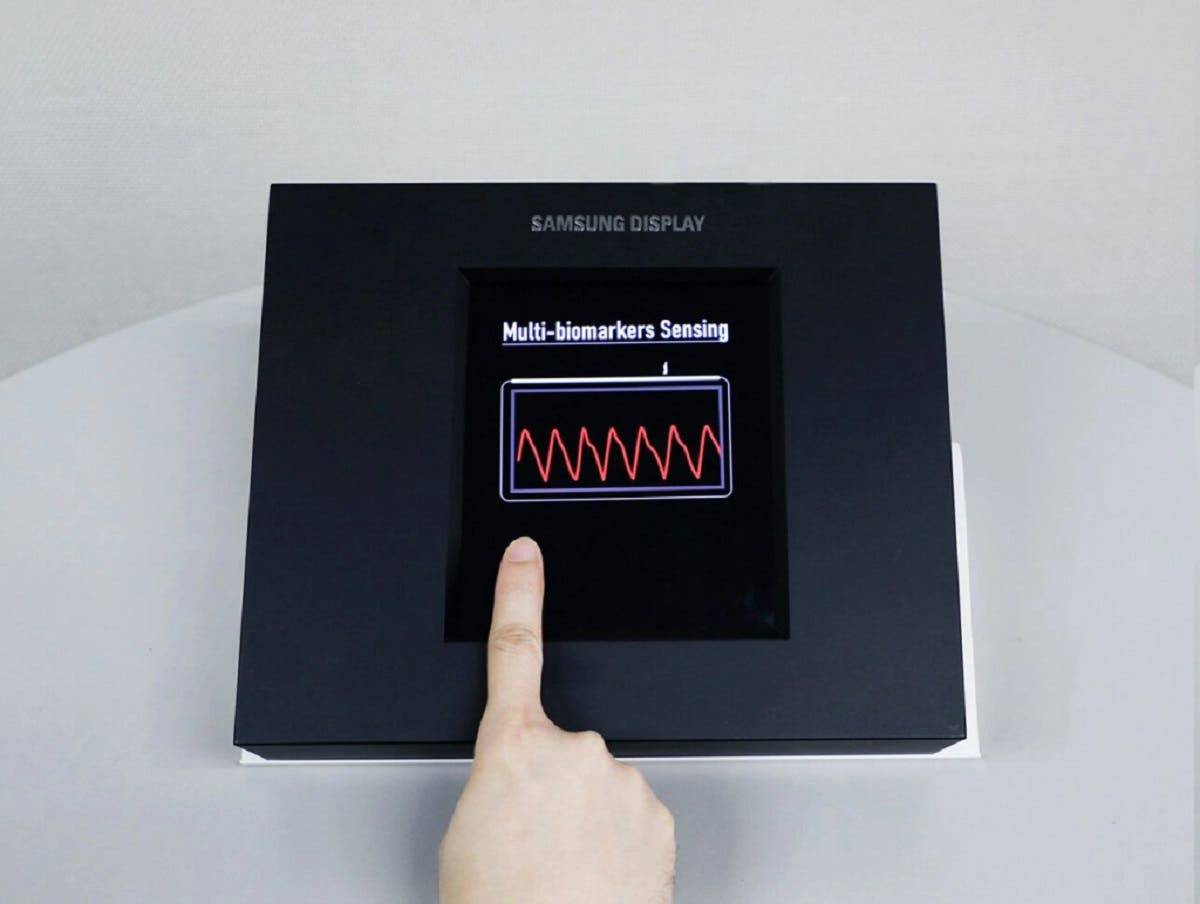 Le nouveau panneau OLED de Samsung peut mesurer la fréquence cardiaque et la pression artérielle