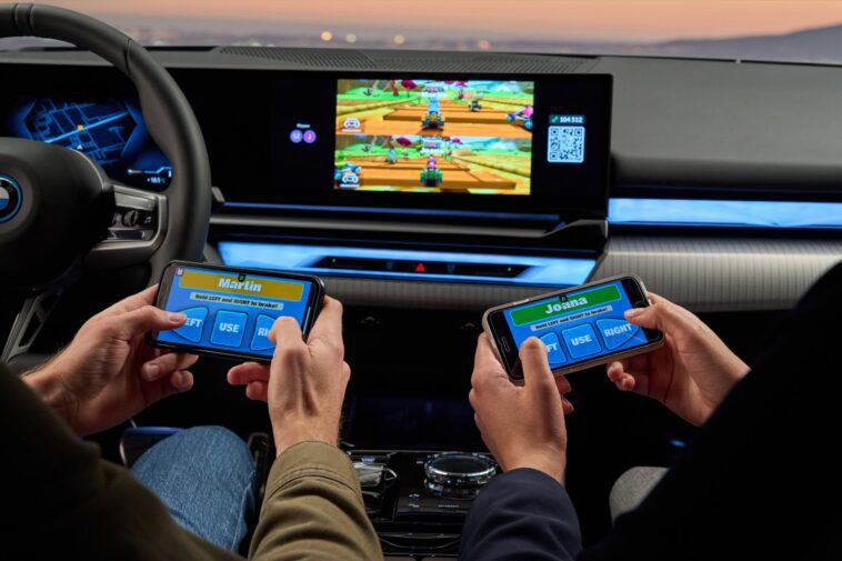 La nouvelle BMW Série 5 adoucit les temps d'attente de recharge grâce au jeu multijoueur en voiture 1 New BMW 5 Series softens charging wait times with in-car multiplayer gaming