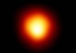 L'étoile Bételgeuse se comporte étrangement : elle brille maintenant à plus du double de sa luminosité