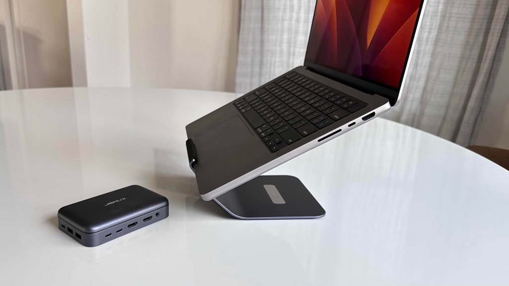 1685548208 400 JSAUX OmniCase 2 Pro associe un concentrateur USB C a un