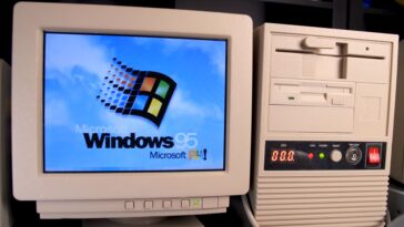 Cet ordinateur miniature Intel 486 fonctionne sous Windows 95, mais pas grand-chose d'autre 14 This miniature Intel 486 computer runs Windows 95, but not much else