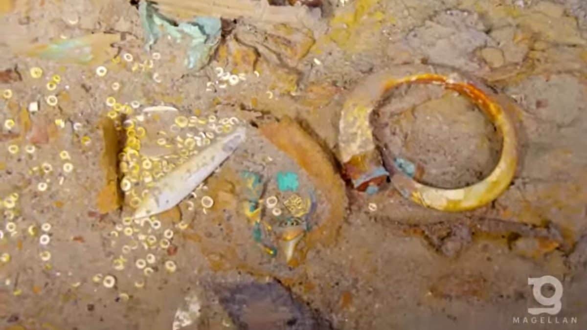 Magnifique collier en or d'un passager du Titanic découvert près de l'épave 2 Crédit : Magellan Ltd
