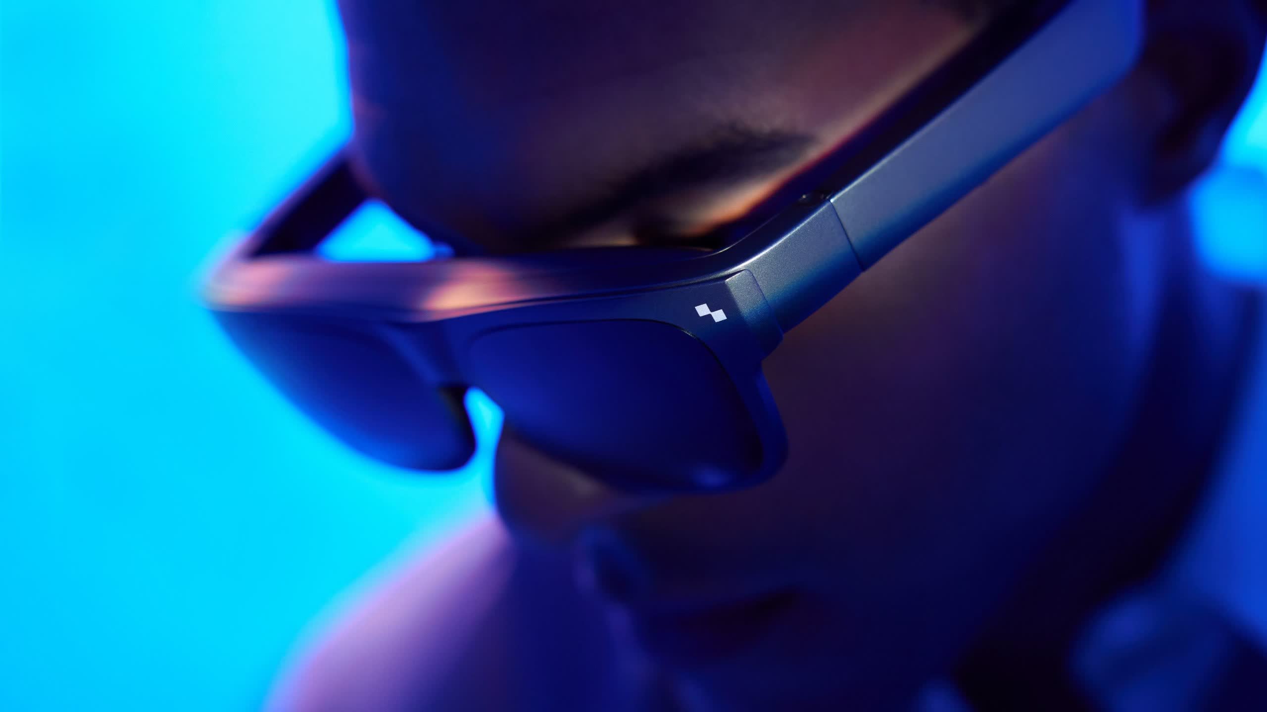 TCL extended reality smart glasses simulate a 130-inch screen