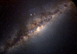 Mysterious cosmic filaments fill the central region of the Milky Way