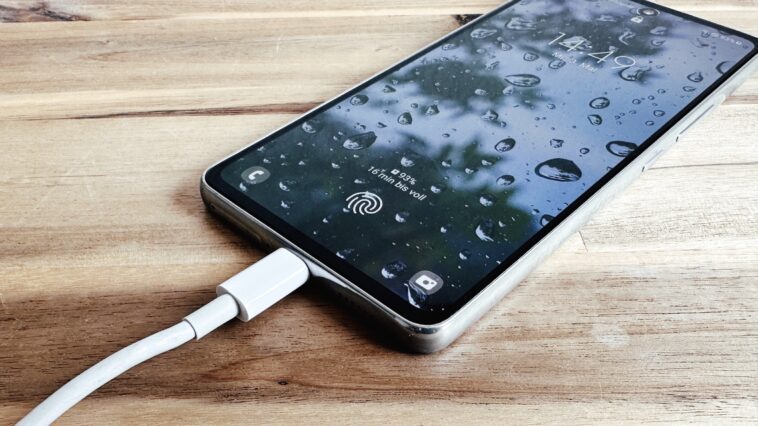 Votre smartphone Samsung se recharge lentement ? Activez le mode de charge rapide ! 1 Votre smartphone Samsung se recharge lentement ? Activez le mode de charge rapide !