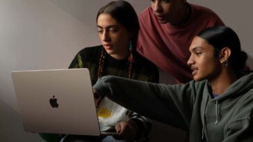 Apple présente le MacBook Air 15 pouces comme l'ordinateur portable 15 pouces "le plus fin au monde" 10 Apple présente le MacBook Air 15 pouces comme l'ordinateur portable 15 pouces "le plus fin au monde"