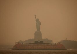 La Statue de la Liberté enveloppée d'une étrange brume orange : ce qui se passe à New York
