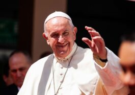 Quelle est la hernie incisionnelle incarcérée qui a frappé le pape François et en quoi consiste la laparotomie ?