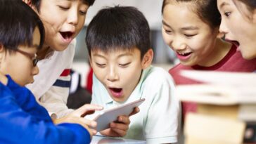 La Chine souhaite limiter sévèrement l'utilisation des téléphones portables et l'accès à internet chez les jeunes 21 A 13-year-old spent $64,000 of her parents