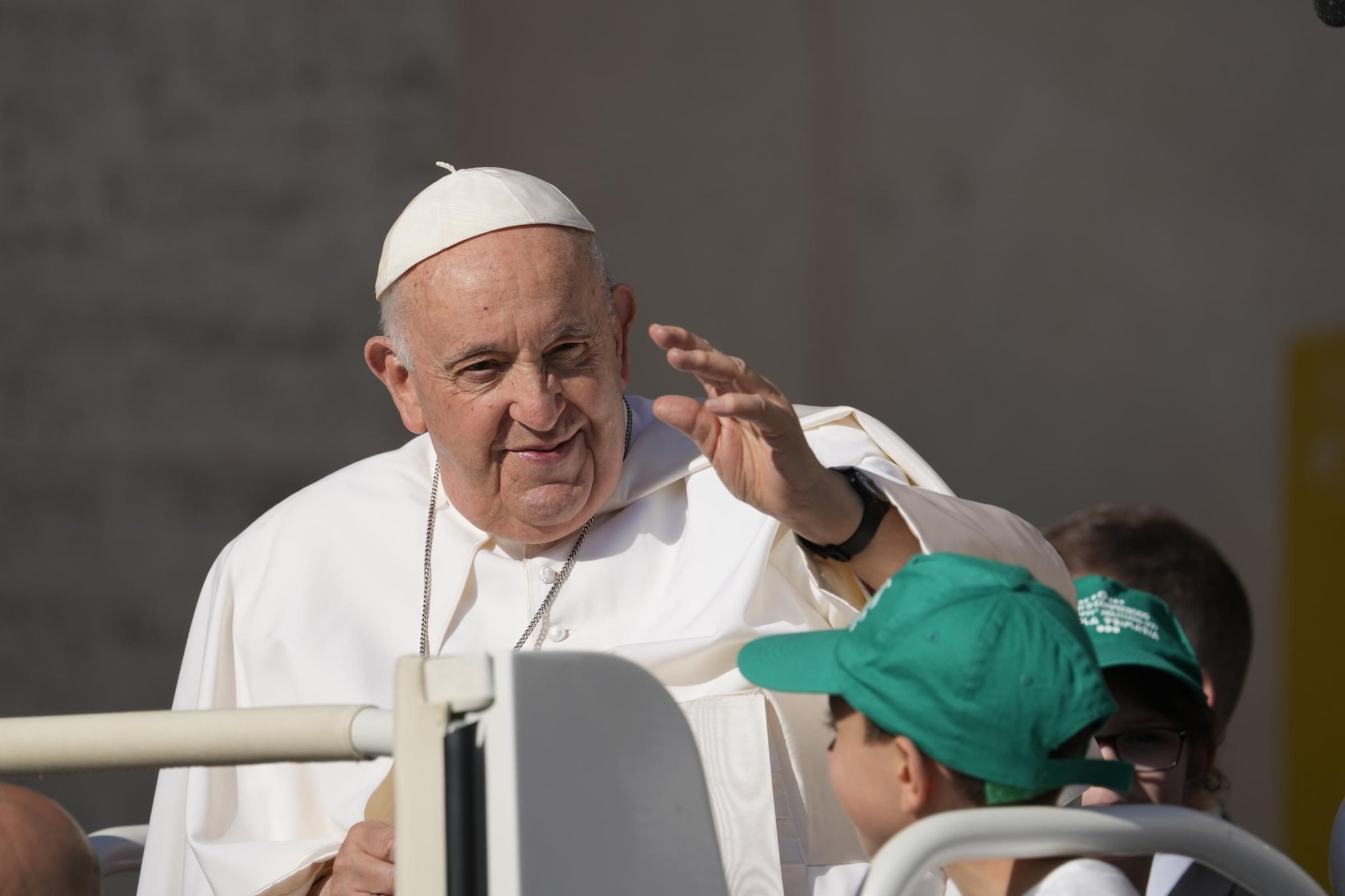 Combien de temps dure la convalescence après laparotomie : les étapes de l'hospitalisation du pape François