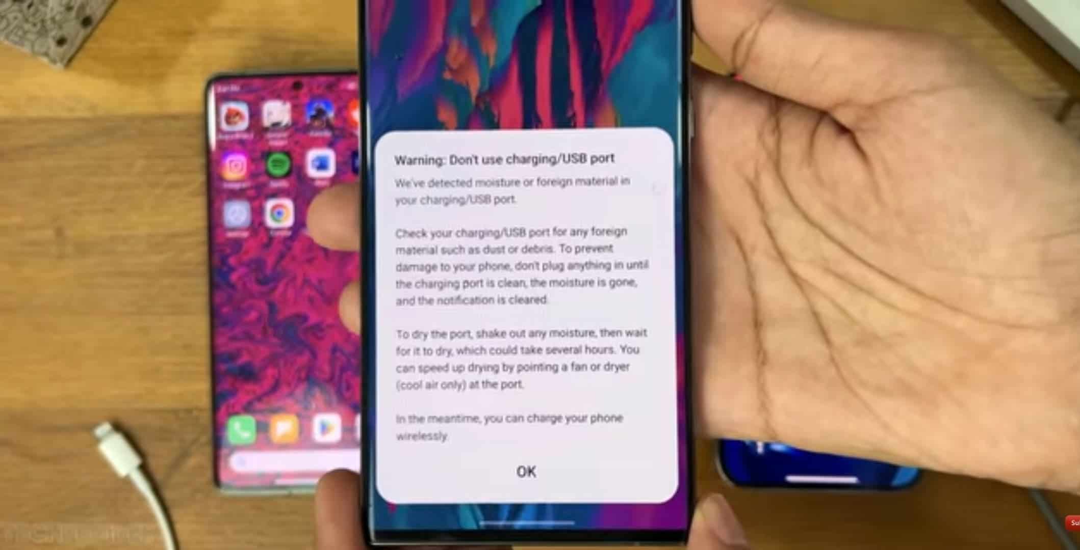 Avertissement de sécurité liquide : Samsung Galaxy S23 Ultra VS iPhone 14 Pro Max VS Pixel 7 Pro Vs Xiaomi 13 Ultra, comment réagissent-ils à la charge humide ? 3 Sécurité de chargement des smartphones
