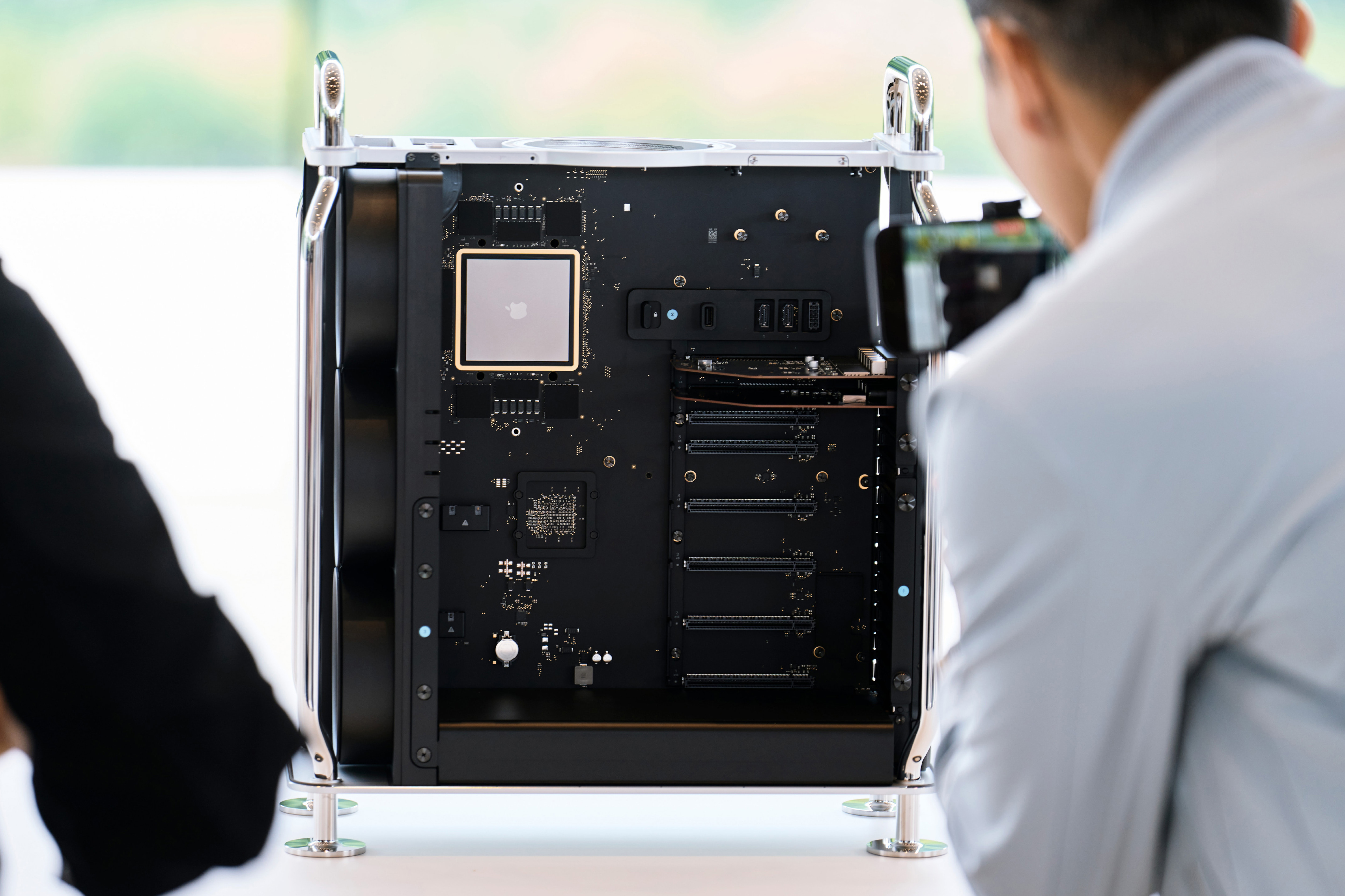 Les premières commandes de MacBook Air 15 pouces et Apple Silicon Mac Pro arrivent maintenant chez les clients 3 Apple Silicon Mac Pro
