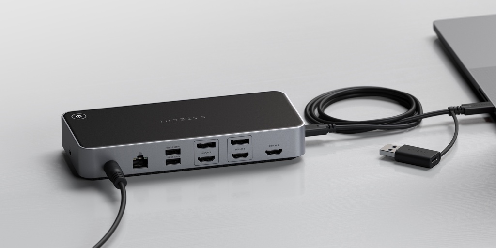 La nouvelle station d'accueil USB-C de Satechi permet à votre MacBook Air 15 pouces de piloter trois moniteurs 4K 2 un portable sur une table