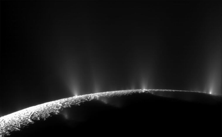Les scientifiques confirment que la sixième plus grande lune de Saturne contient tous les bons ingrédients pour la vie 1 Scientists confirm Saturn