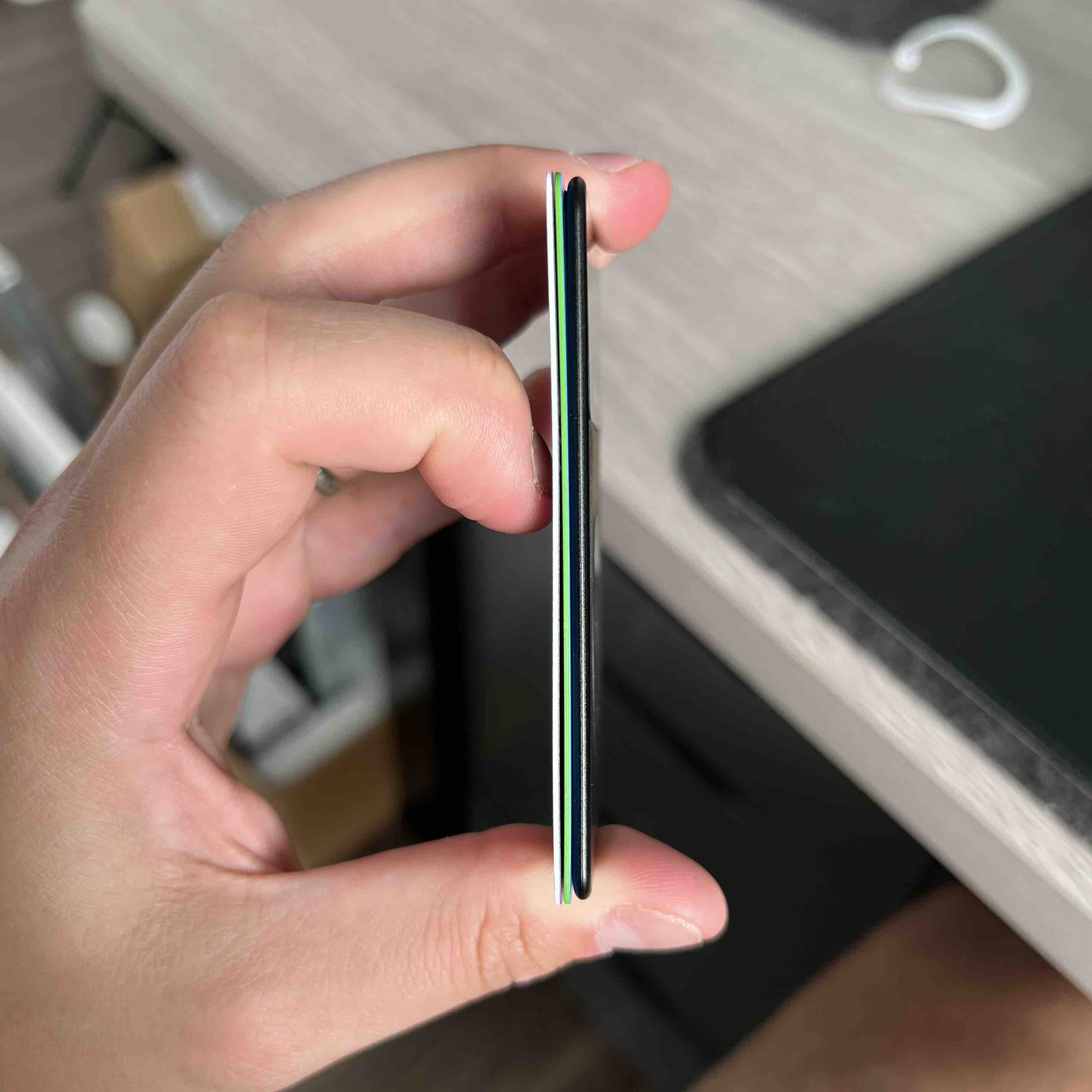 Pratique: 'AirCard' met la technologie Find My d'Apple dans une carte de visite numérique compatible NFC 2 1686937809 542 Pratique AirCard met la technologie Find My dApple dans une