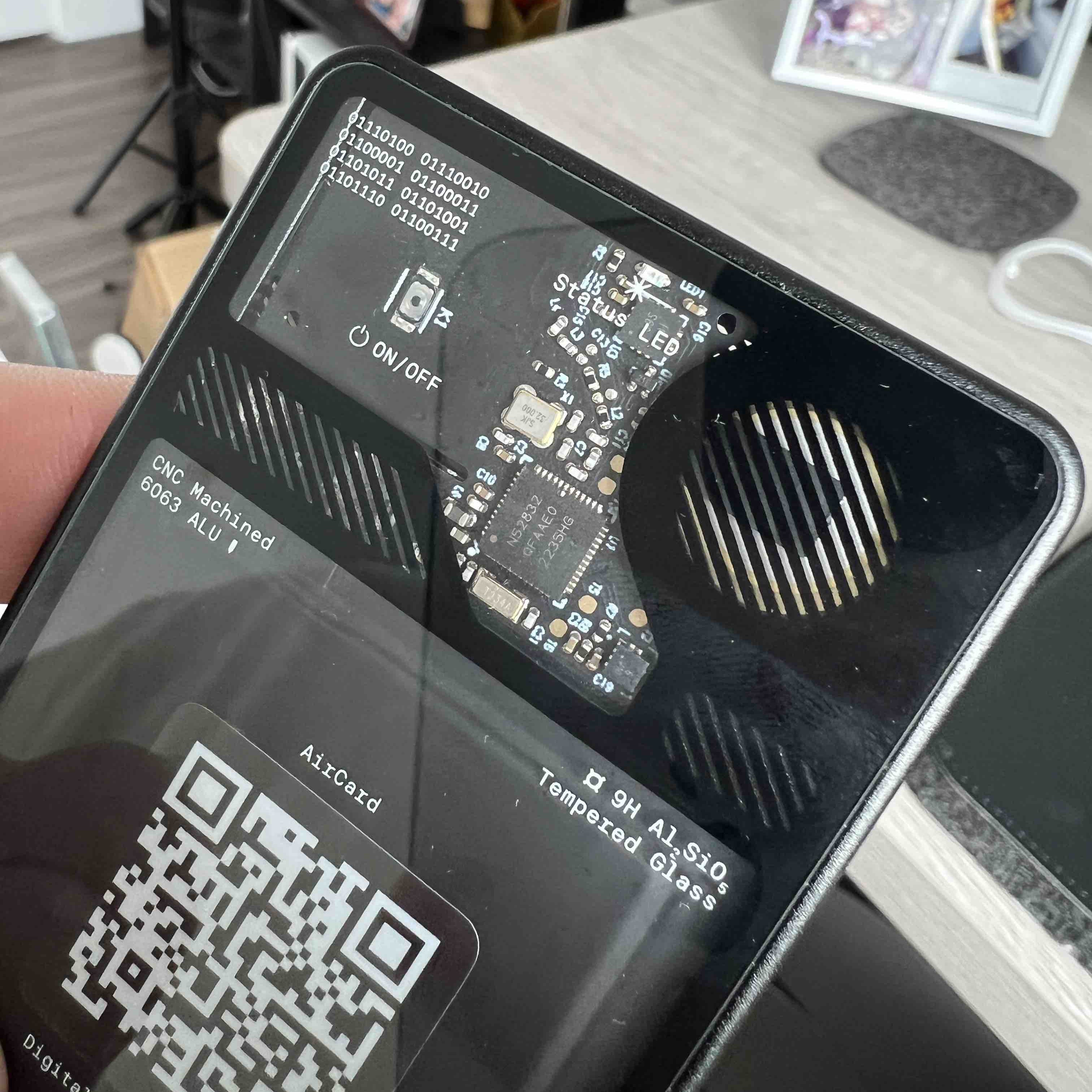Pratique: 'AirCard' met la technologie Find My d'Apple dans une carte de visite numérique compatible NFC 4 1686937810 371 Pratique AirCard met la technologie Find My dApple dans une