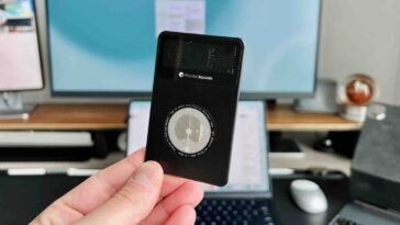 Pratique: 'AirCard' met la technologie Find My d'Apple dans une carte de visite numérique compatible NFC 11 Pratique: 'AirCard' met la technologie Find My d'Apple dans une carte de visite numérique compatible NFC
