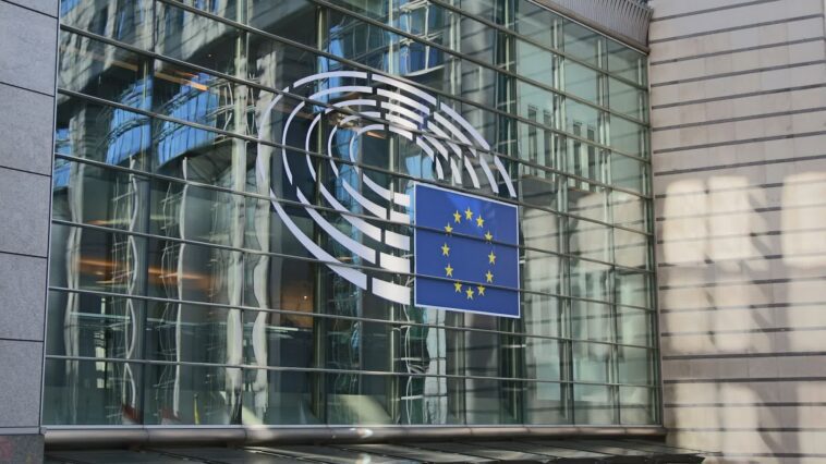 Le commissaire européen veut que tous les États membres interdisent à Huawei et ZTE de fournir des équipements 5G 1 EU commissioner wants all member states to ban Huawei and ZTE from supplying 5G equipment