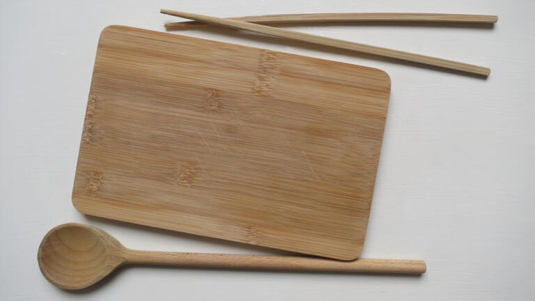 Qu'est-ce qui peut aller au lave-vaisselle ? 10 Planches, cuillères de cuisine et baguettes en bois