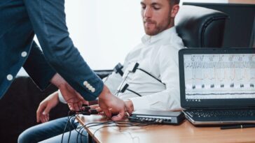 Une autre tactique illégale de lutte contre le syndicat d'Apple découverte : Interroger le personnel sous coercition 27 Another Apple union-busting tactic found to be illegal: Coercively interrogating staff