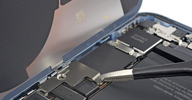 La législation sur le remplacement des batteries d'iPhone soulève un grand nombre de questions. 1 iPhone battery replacement legislation raises a huge number of questions
