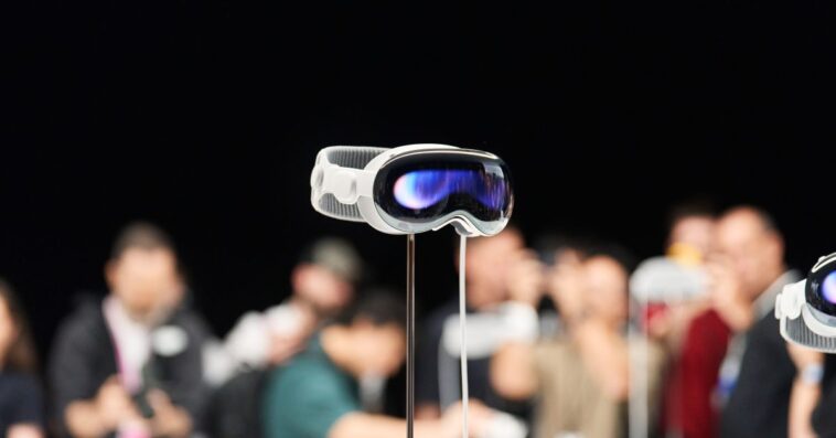 Voici comment le "mode invité" d'Apple Vision Pro fonctionnera lorsque vos amis le porterons 1 Voici comment le "mode invité" d'Apple Vision Pro fonctionnera lorsque tu laisseras tes amis porter ton casque de 3500 $.