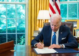 Tim Cook, PDG d'Apple, participe aujourd'hui à une réunion avec Joe Biden sur l'IA et l'industrie manufacturière