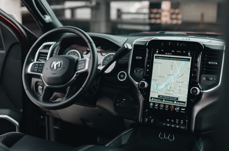 La qualité des voitures neuves se dégrade à mesure que les constructeurs automobiles se tournent vers la technologie 1 New car quality suffers as automakers shift focus to technology