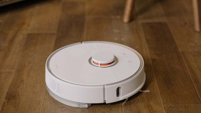 Robot aspirateur avec navigation laser. (Photo : Cottonbro Studios / Pexels)